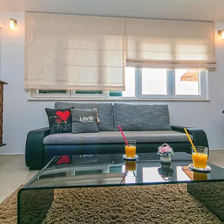 Franko, Free Parking Apartment Kastela