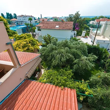 Franko, Free Parking Kastela